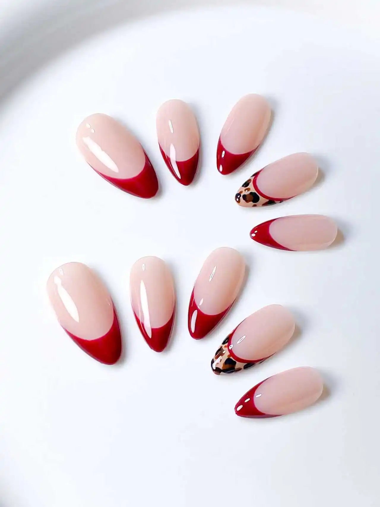 10 Unhas Postiças Artesanais – Formato Amêndoa Vermelho Onça
